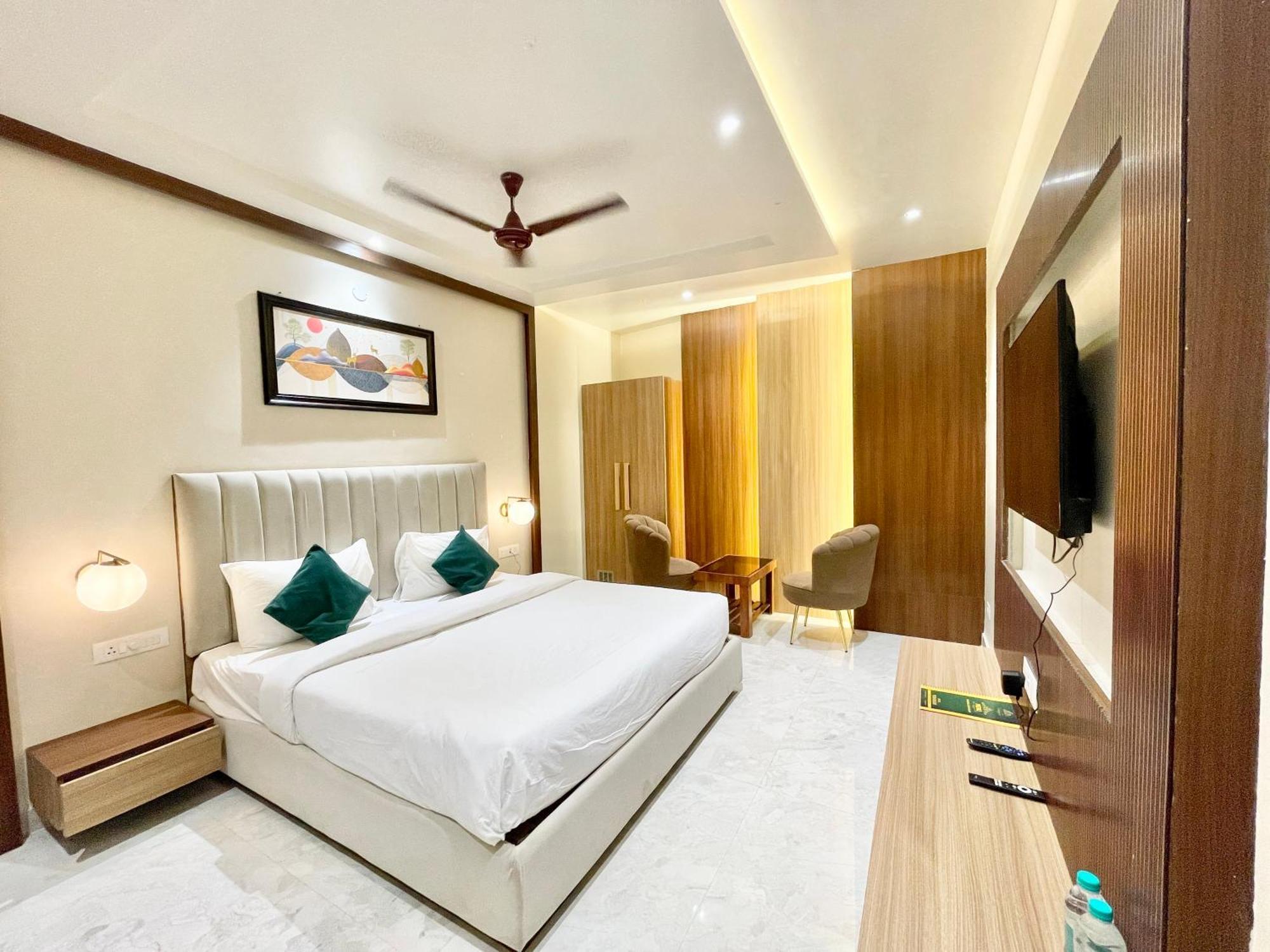 Hotel Vedangam Inn ! Varanasi - Foreigner'S Choice ! Fully Air-Conditioned Hotel With Parking Availability, Near Kashi Vishwanath Temple, And Ganga Ghat 外观 照片