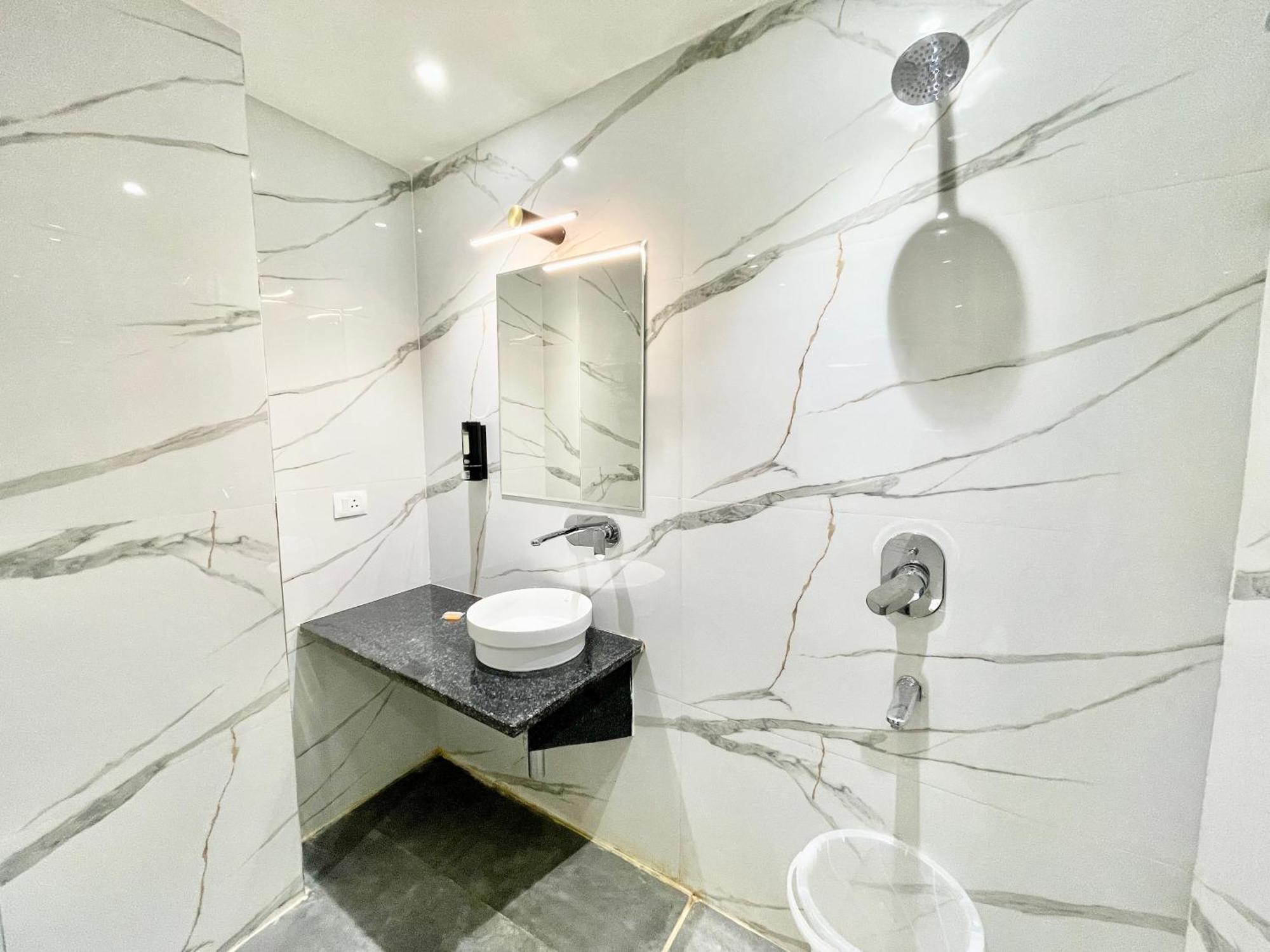 Hotel Vedangam Inn ! Varanasi - Foreigner'S Choice ! Fully Air-Conditioned Hotel With Parking Availability, Near Kashi Vishwanath Temple, And Ganga Ghat 外观 照片